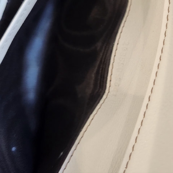 Gucci Guccisima Heart Snap Fold Wallet - Picture 7 of 16